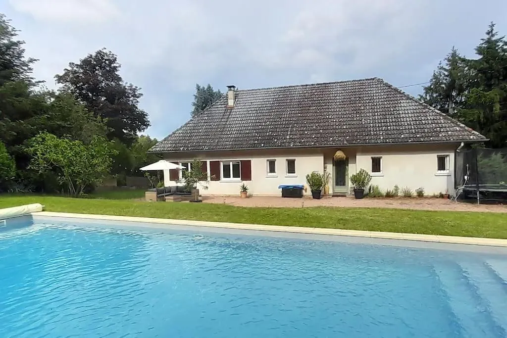 Villa Au Calme Avec Grande Piscine Villerest  Holiday home Villerest (Loire)